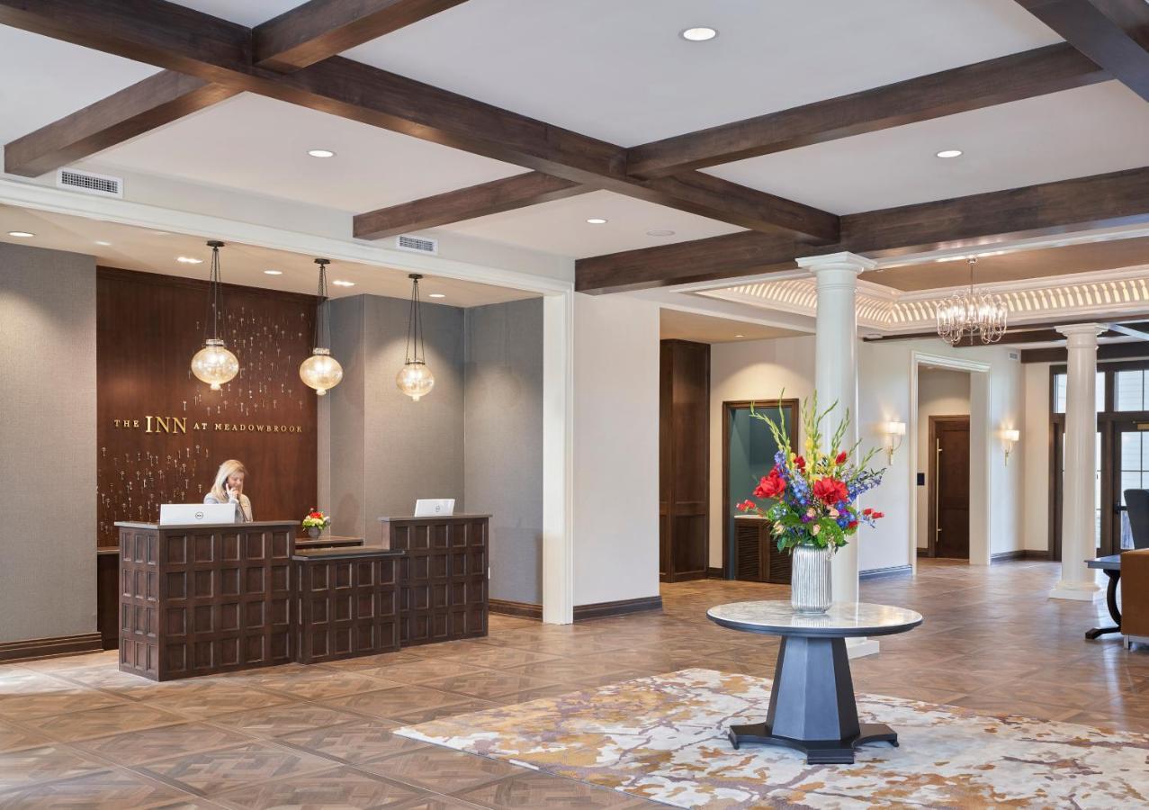 The Inn At Meadowbrook 歐弗蘭帕克 外观 照片
